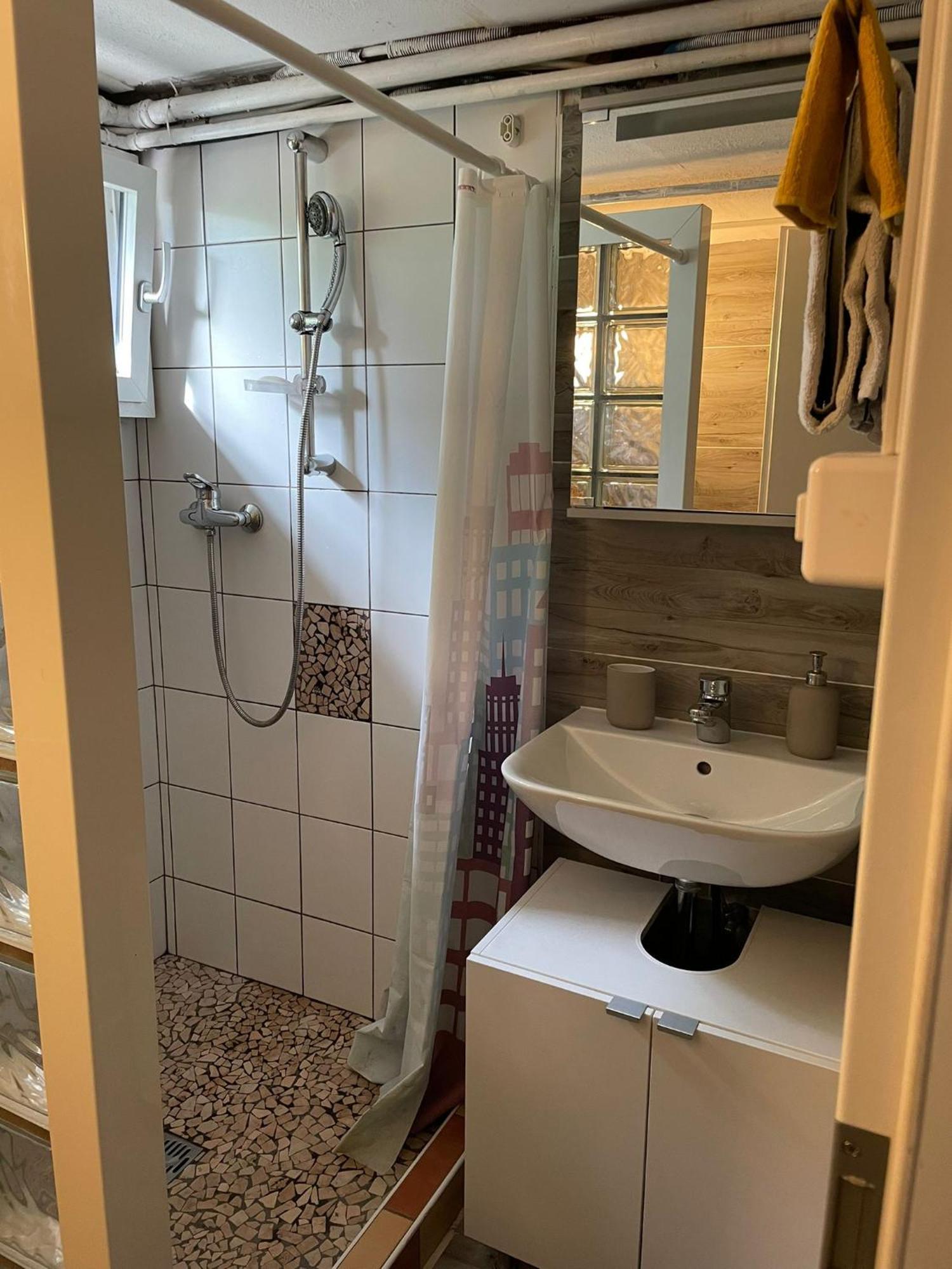 Appartement 1 Piece Entresol 30 M2 Proche Du Centre Et Bain Thermal Yverdon-les-Bains Exterior photo